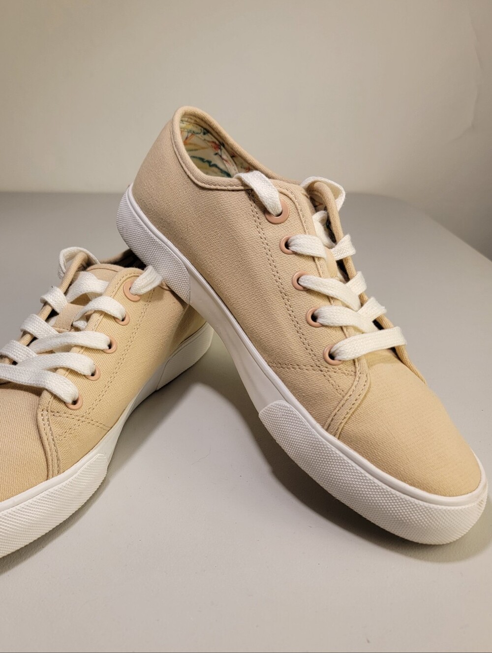 Vionic Oasis Canvas Lace Up Comfort Shoe Fashion Sneaker Size 8.5 Semolina
